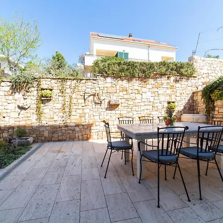 Sun Garden - 4 Star With Heated Swimming Pool, Quiet Bay, Bbq, 50m From The Sea Milna (Brac)
