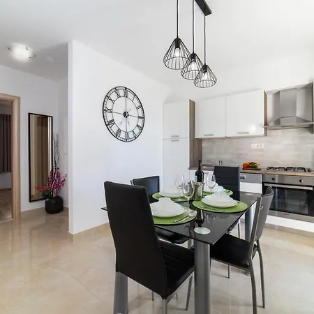 Sun Garden - 4 Star With Heated Swimming Pool, Quiet Bay, Bbq, 50m From The Sea *