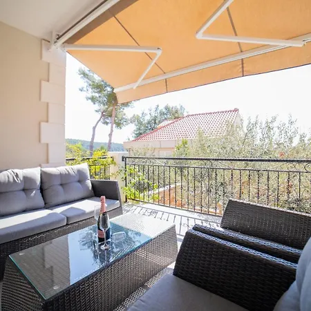 Sun Garden - 4 Star With Heated Swimming Pool, Quiet Bay, Bbq, 50m From The Sea Milna (Brac)