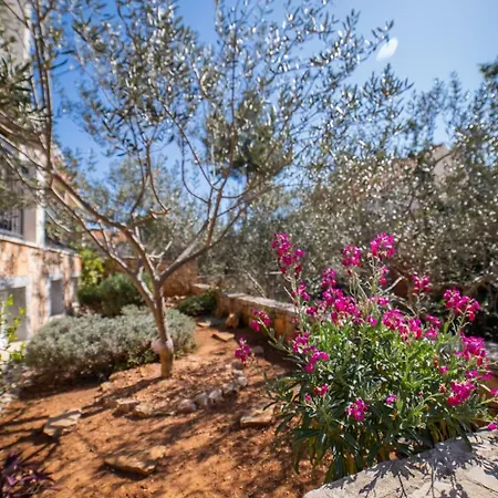 Sun Garden - 4 Star With Heated Swimming Pool, Quiet Bay, Bbq, 50m From The Sea Villa