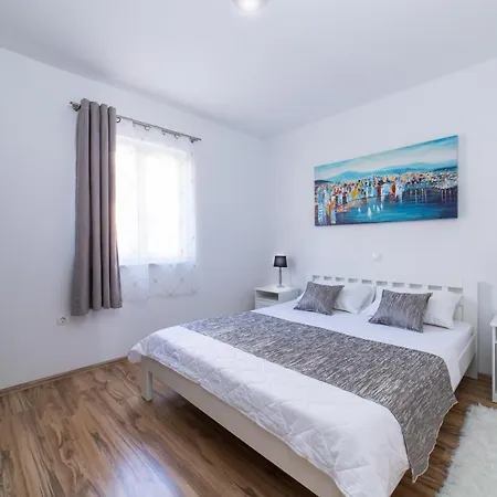 Sun Garden - 4 Star With Heated Swimming Pool, Quiet Bay, Bbq, 50m From The Sea