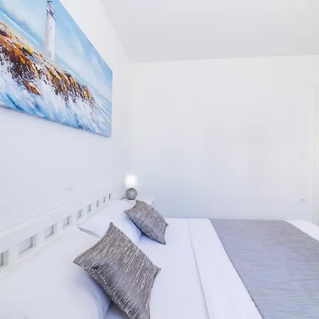 Sun Garden - 4 Star With Heated Swimming Pool, Quiet Bay, Bbq, 50m From The Sea *