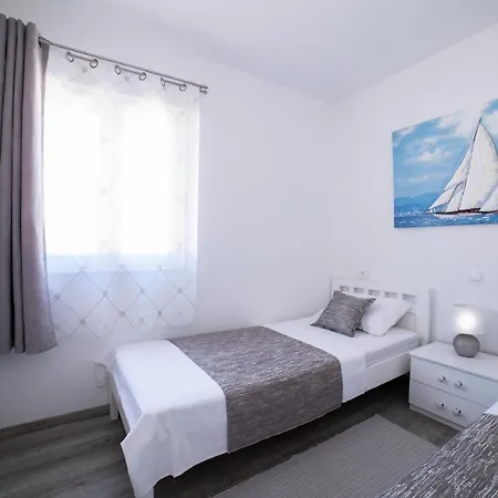 Villa Sun Garden - 4 Star With Heated Swimming Pool, Quiet Bay, Bbq, 50m From The Sea