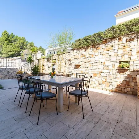Villa Sun Garden - 4 Star With Heated Swimming Pool, Quiet Bay, Bbq, 50m From The Sea