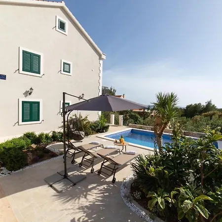 Sun Garden - 4 Star With Heated Swimming Pool, Quiet Bay, Bbq, 50m From The Sea * Milna (Brac)