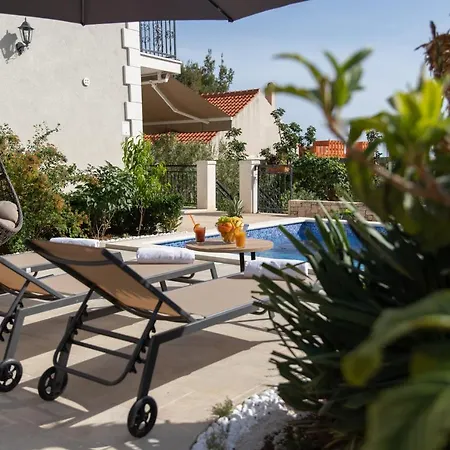 Sun Garden - 4 Star With Heated Swimming Pool, Quiet Bay, Bbq, 50m From The Sea Villa Milna (Brac)