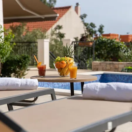 Sun Garden - 4 Star With Heated Swimming Pool, Quiet Bay, Bbq, 50m From The Sea *
