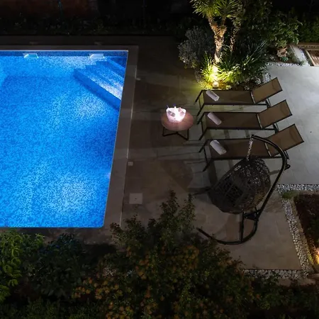 Villa Sun Garden - 4 Star With Heated Swimming Pool, Quiet Bay, Bbq, 50m From The Sea